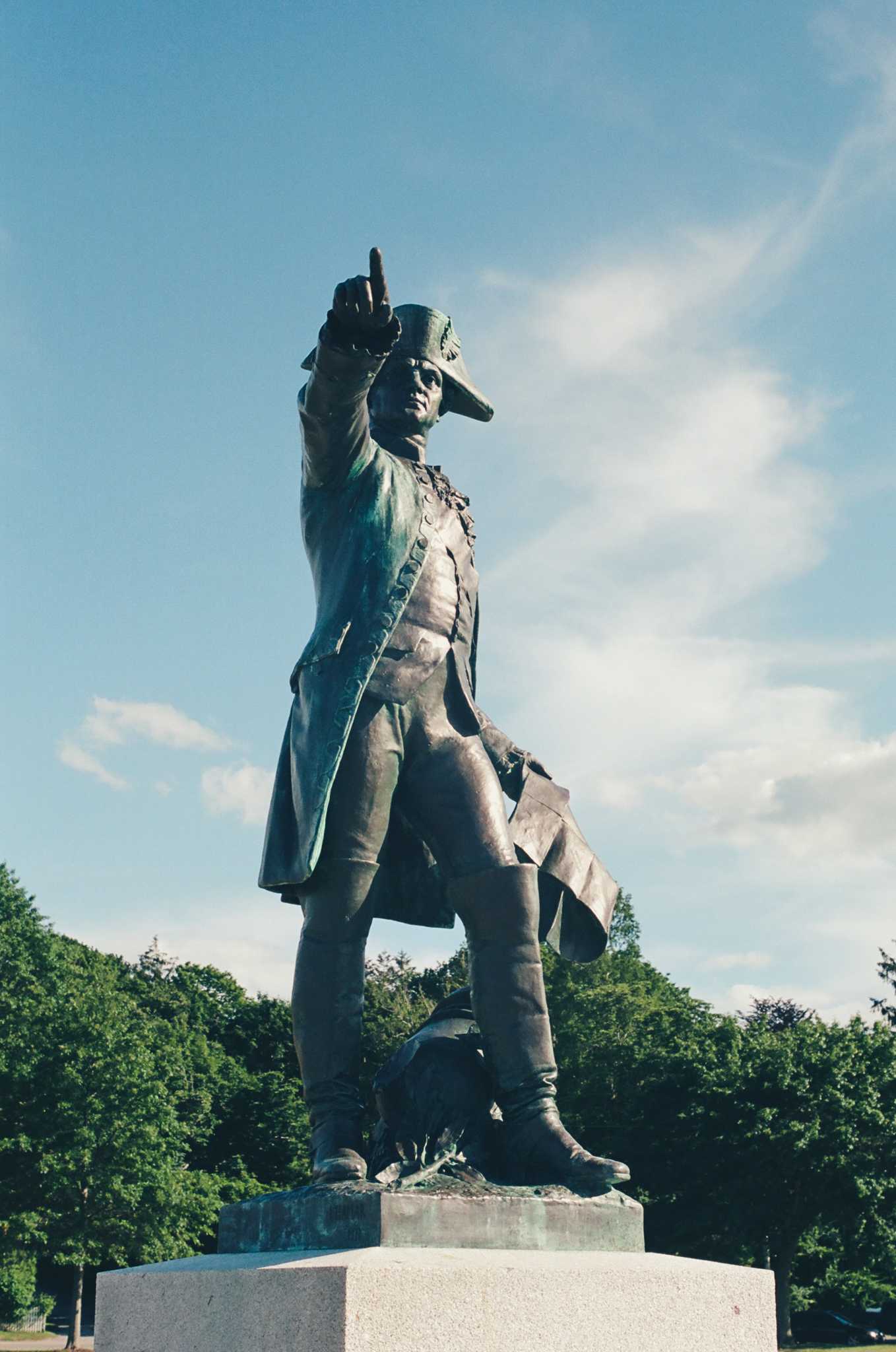 Leica M6 TTL | Leica Elmar 50mm f2.8 | Kodak Portra 160

Scanned with Noritsu LS-600

Lab developed in Kodak Flexicolor