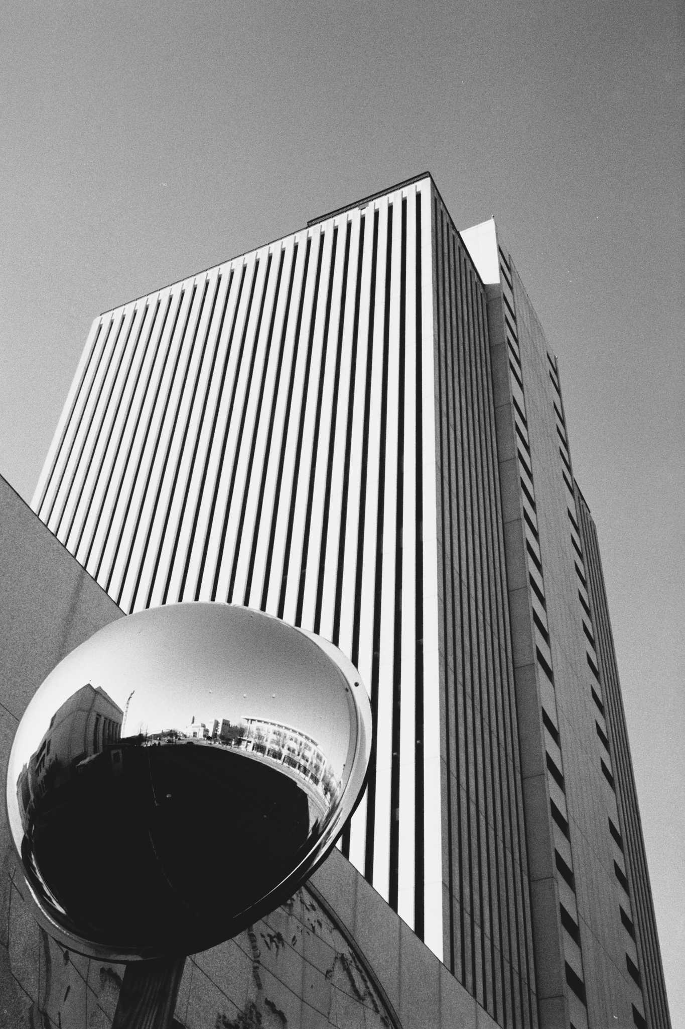 Negative Lab Pro v2.2.0 | Color Model: B+W | Pre-Sat: 4 | Tone Profile: LAB –
Hard | WB: Auto-Neutral | LUT: Frontier