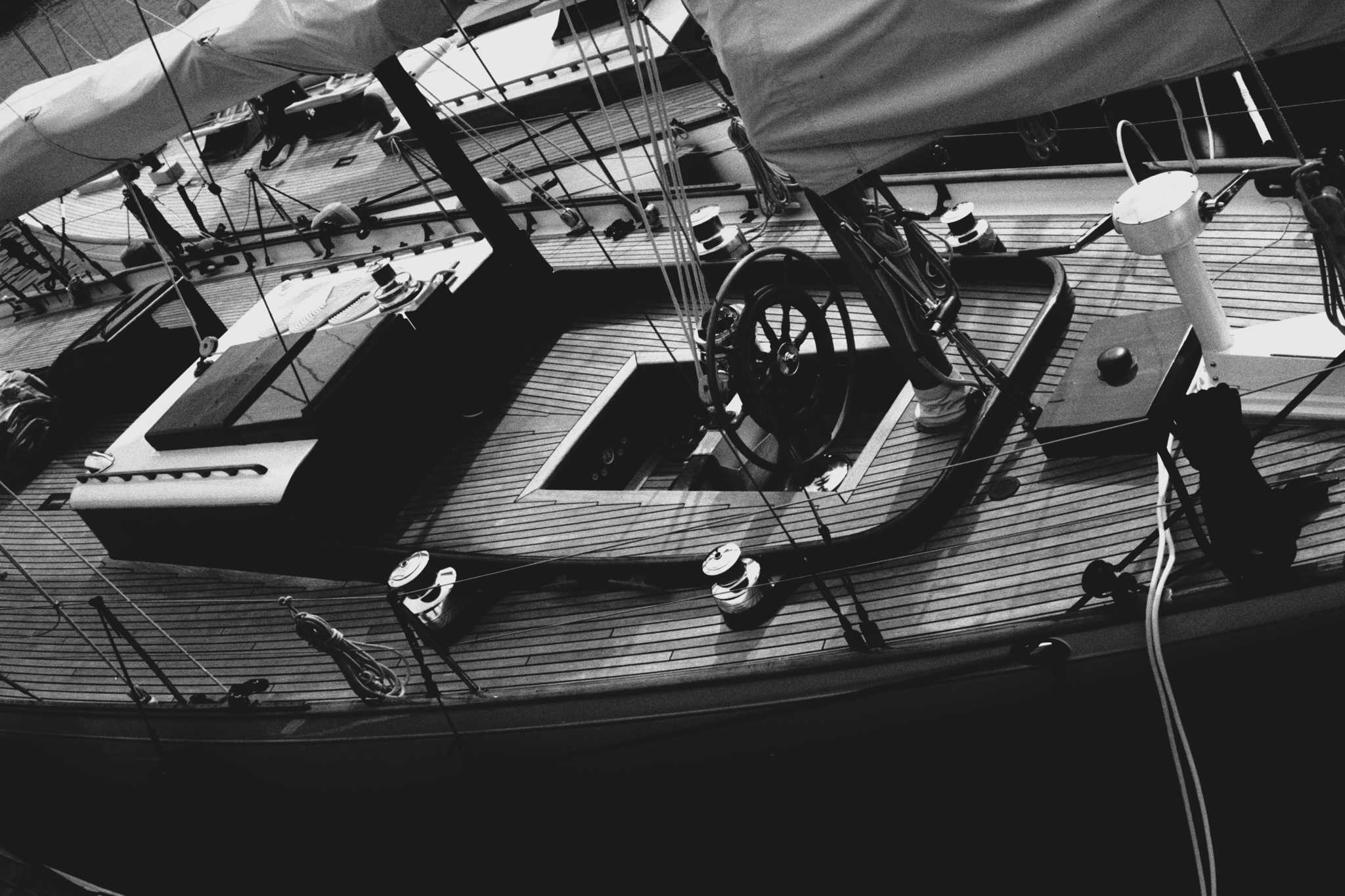 Rollei 35 | Zeiss Tessar 40mm | Kodak Tri-X 400

Scanned with Noritsu LS-600

Lab developed in Kodak Xtol

Negative Lab Pro v2.2.0 | Color Model: B+W | Pre-Sat: 3 | Tone Profile: LAB –
Standard | WB: Auto-Neutral | LUT: Frontier