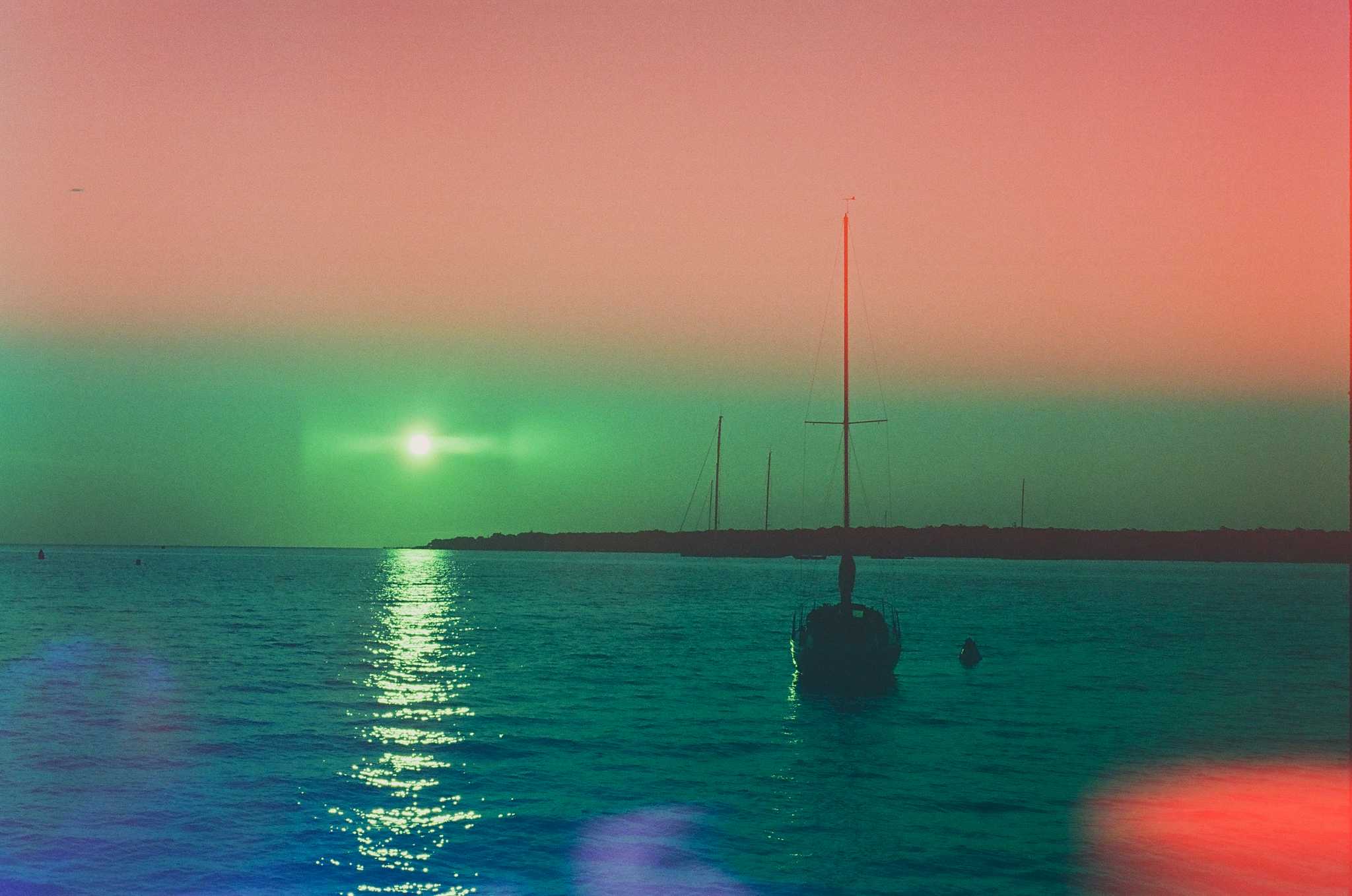 Leica M6 TTL | Leica Elmar 50mm f2.8 | Psychadelic Blues #3 400

Scanned with Noritsu LS-600

Lab developed in Kodak Flexicolor