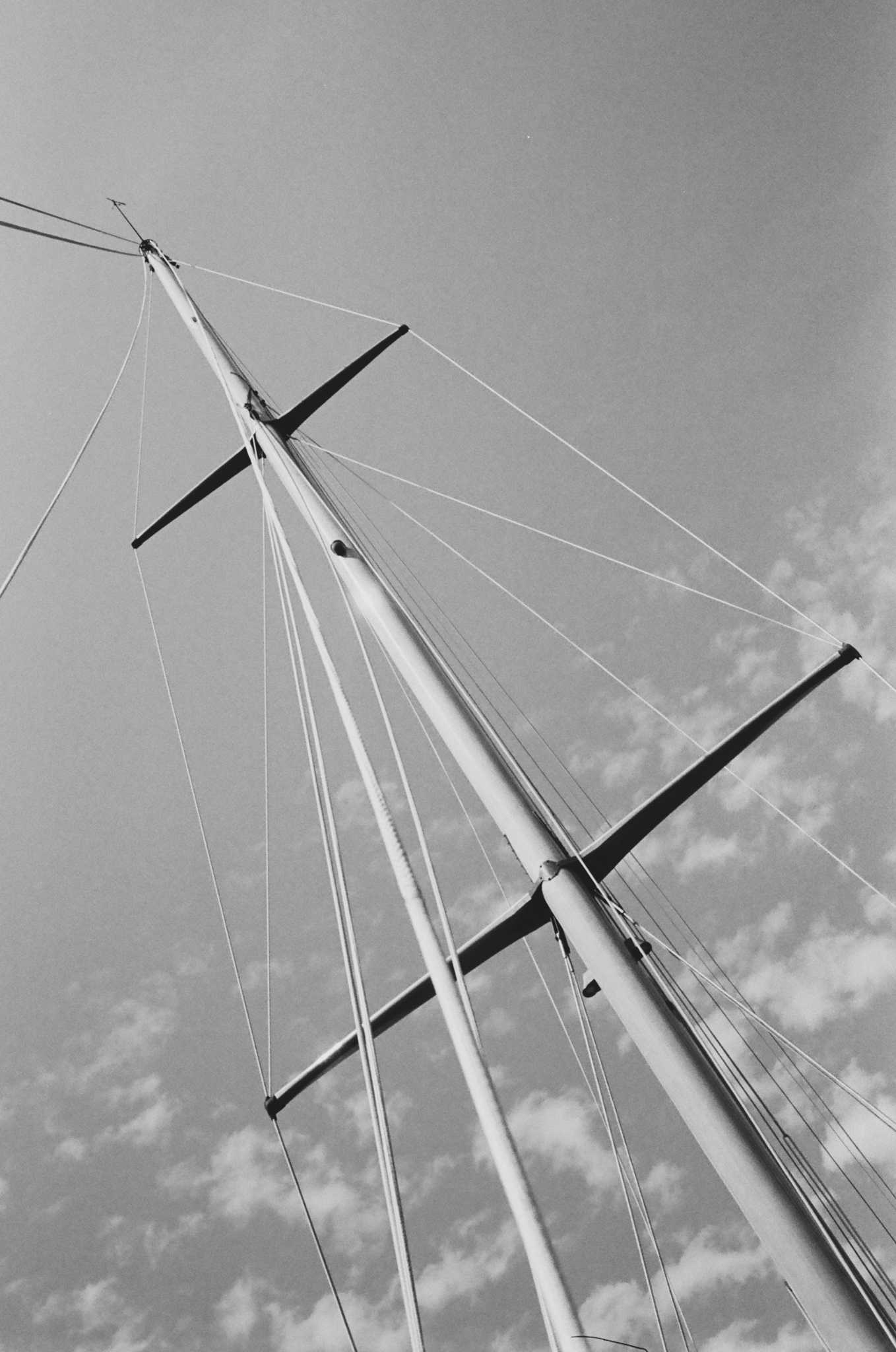 Rollei 35 | Zeiss Tessar 40mm | Kodak Tri-X 400

Scanned with Noritsu LS-600

Lab developed in Kodak Xtol