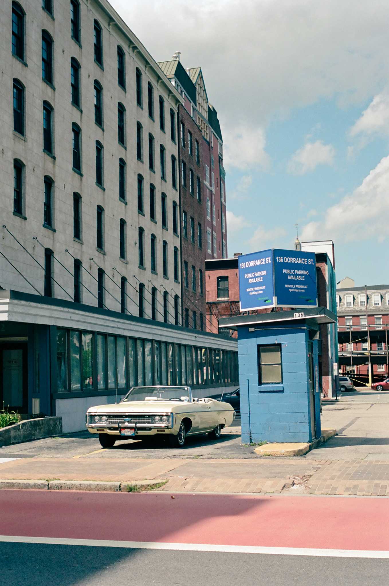 Leica M6 TTL | Leica Elmar 50mm f2.8 | Kodak Portra 160

Scanned with Noritsu LS-600

Lab developed in Kodak Flexicolor