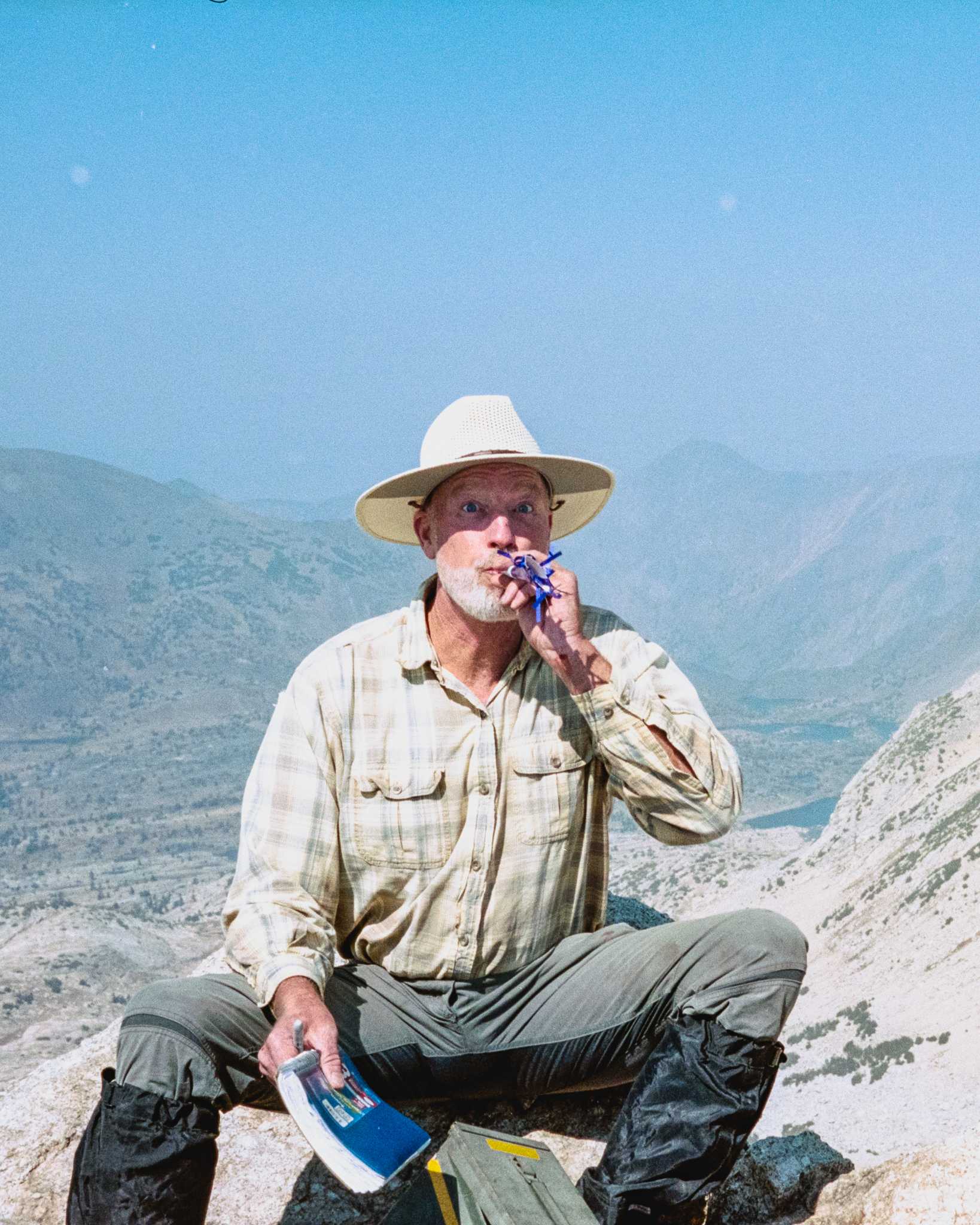 Rollei 35 | Zeiss Tessar 40mm | Kodak Portra 160

Lab developed in Kodak Flexicolor

Negative Lab Pro v2.2.0 | Color Model: Frontier | Pre-Sat: 3 | Tone Profile: LAB
– Standard | WB: Auto-Neutral | LUT: Frontier