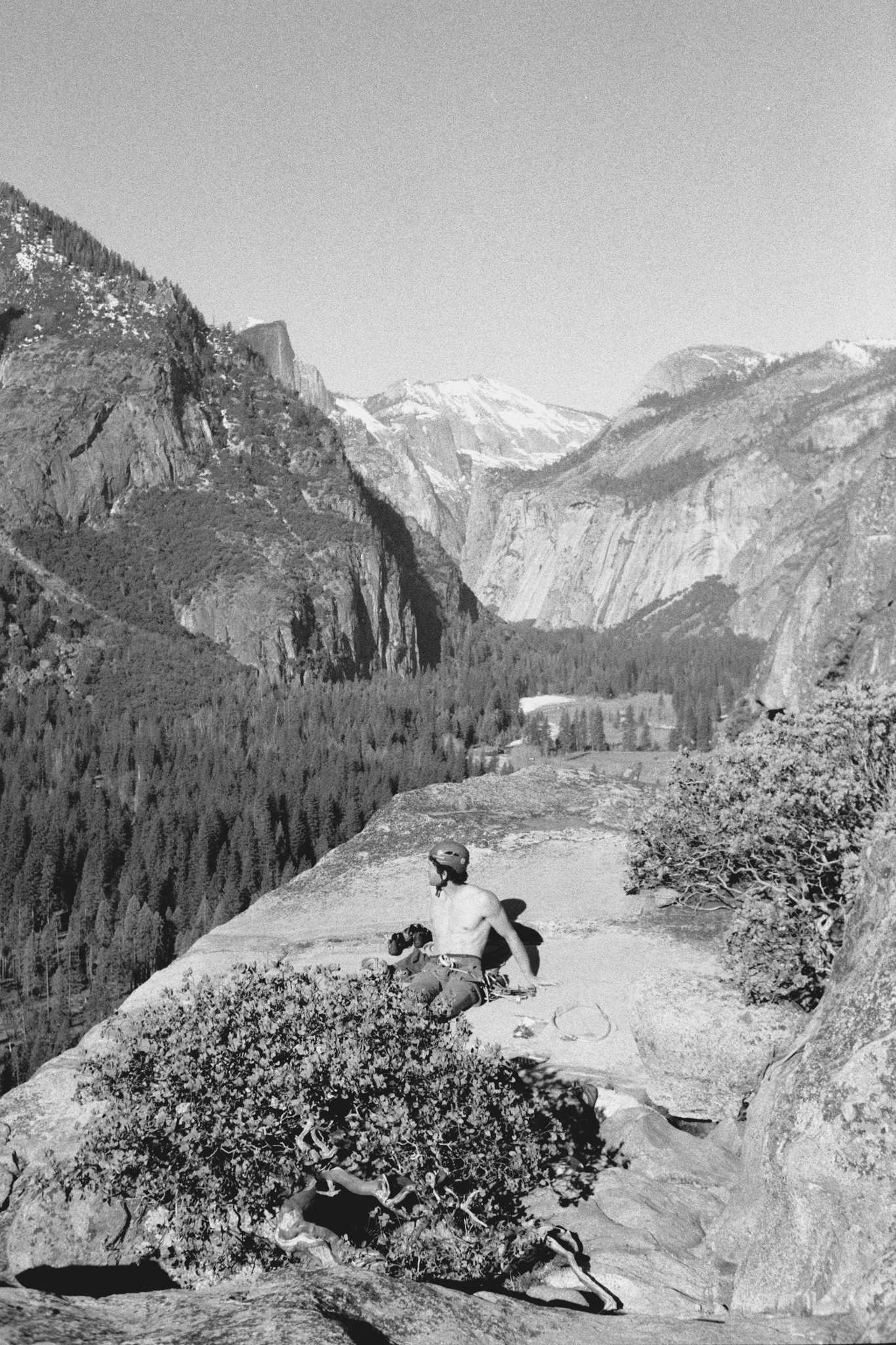 Negative Lab Pro v2.2.0 | Color Model: B+W | Pre-Sat: 3 | Tone Profile: LAB –
Standard | WB: Auto-Neutral | LUT: Frontier