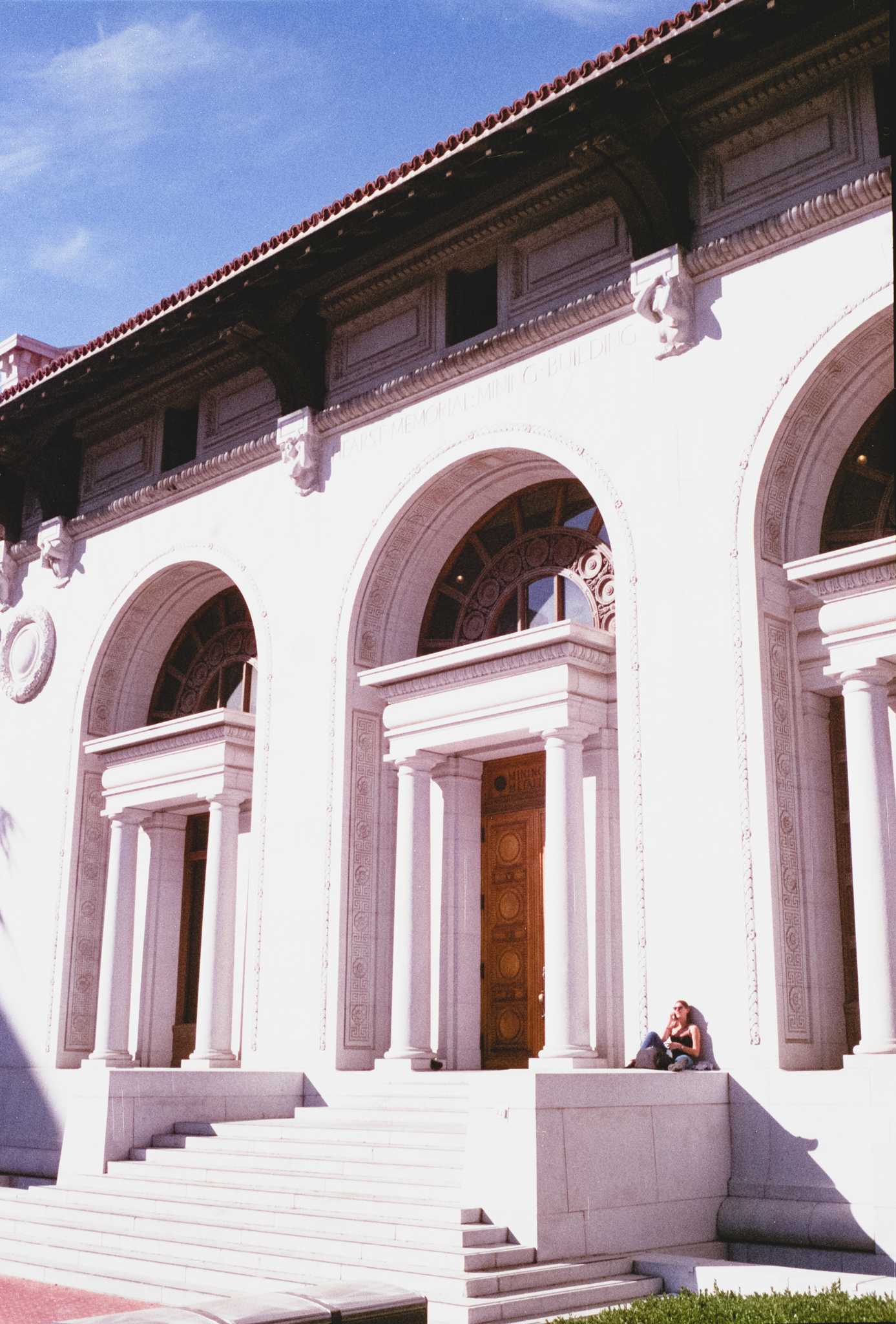 Rollei 35 | Zeiss Tessar 40mm | Fujicolor Superia Xtra 400

Scanned with Noritsu LS-600

Lab developed in Kodak Flexicolor