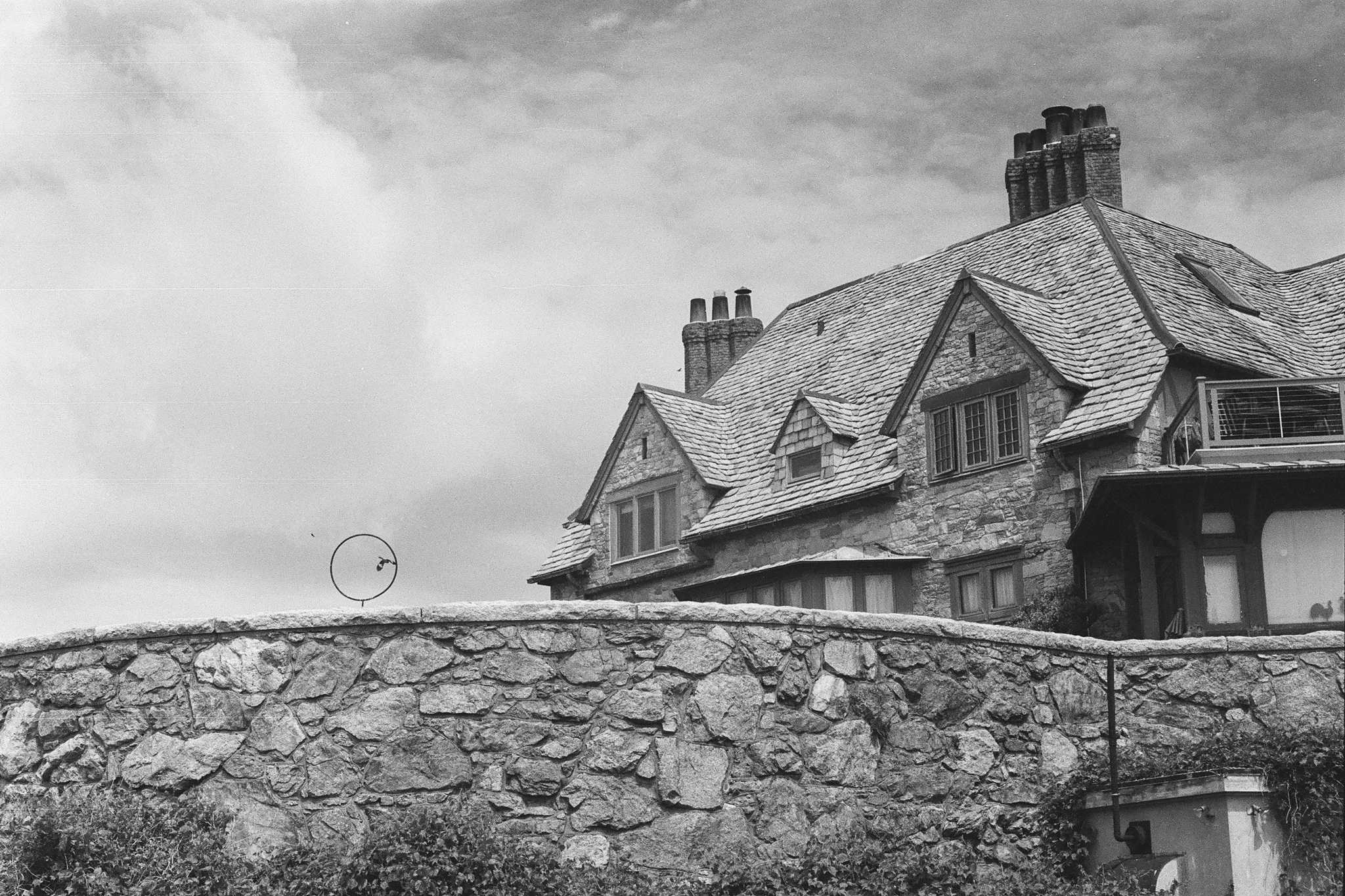 Leica M6 TTL | Leica Elmar 50mm f2.8 | Kodak Tri-X 400

Scanned with Noritsu LS-600

Lab developed in Kodak Xtol