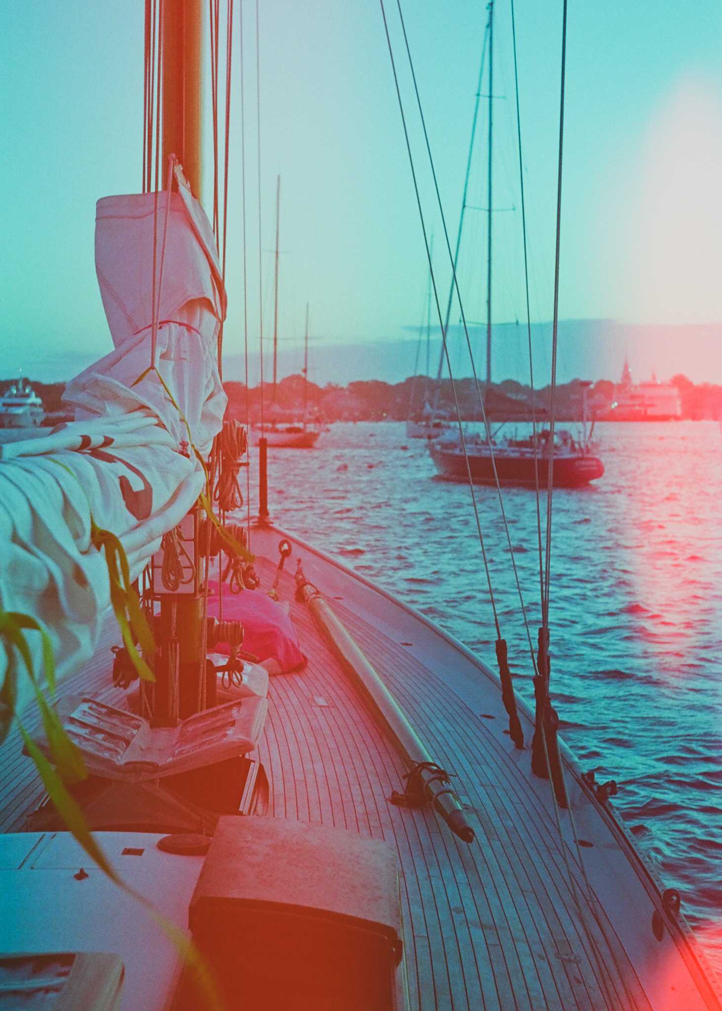 Leica M6 TTL | Leica Elmar 50mm f2.8 | Psychadelic Blues #3 400

Scanned with Noritsu LS-600

Lab developed in Kodak Flexicolor