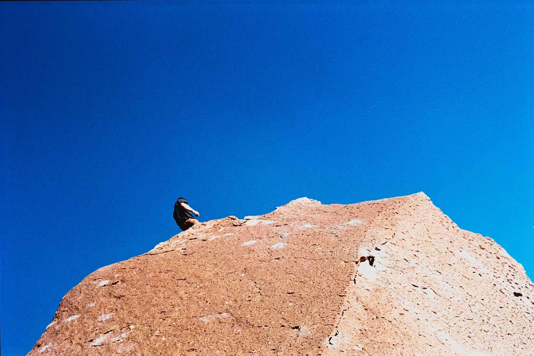 Nikonos V | Nikon 35mm f/2.5 | Kodak Color Gold 400

Digitized with Canon EOS Rebel T7 w/Tamron 90mm f/2.8 Macro | Skier Sunray Box 3
| Skier Sunray Box 3

Lab developed in

Negative Lab Pro v2.2.0 | Color Model: Frontier | Pre-Sat: 4 | Tone Profile: LAB
– Hard | LUT: Frontier