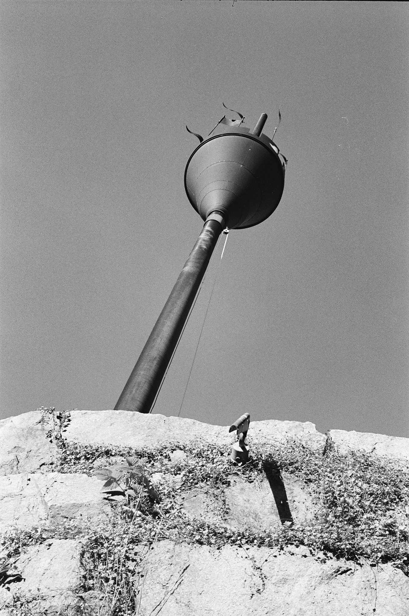 Leica M6 TTL | Leica Elmar 50mm f2.8 | Kodak Tri-X 400

Scanned with Noritsu LS-600

Lab developed in Kodak Xtol