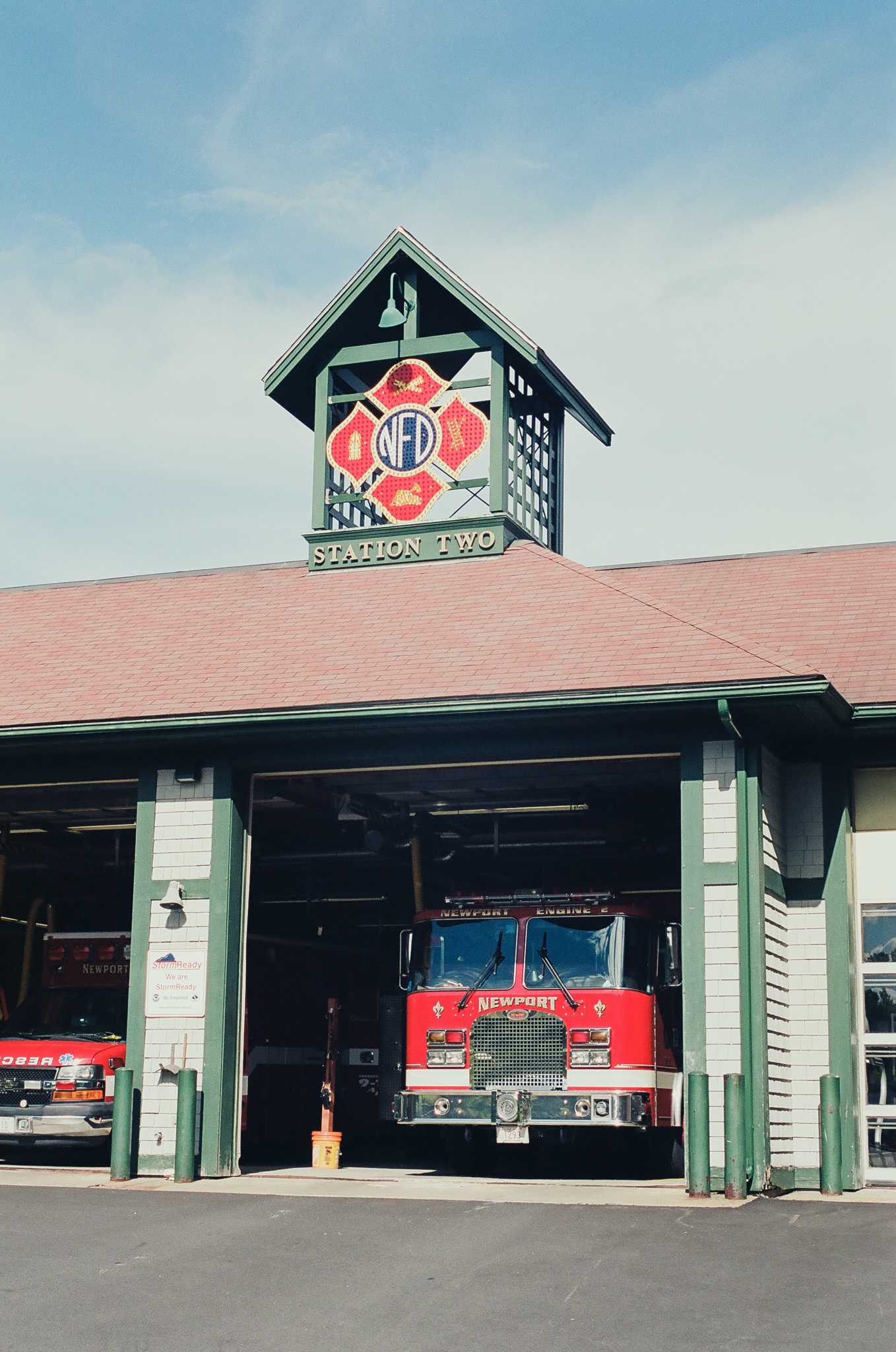 Leica M6 TTL | Leica Elmar 50mm f2.8 | Kodak Portra 160

Scanned with Noritsu LS-600

Lab developed in Kodak Flexicolor