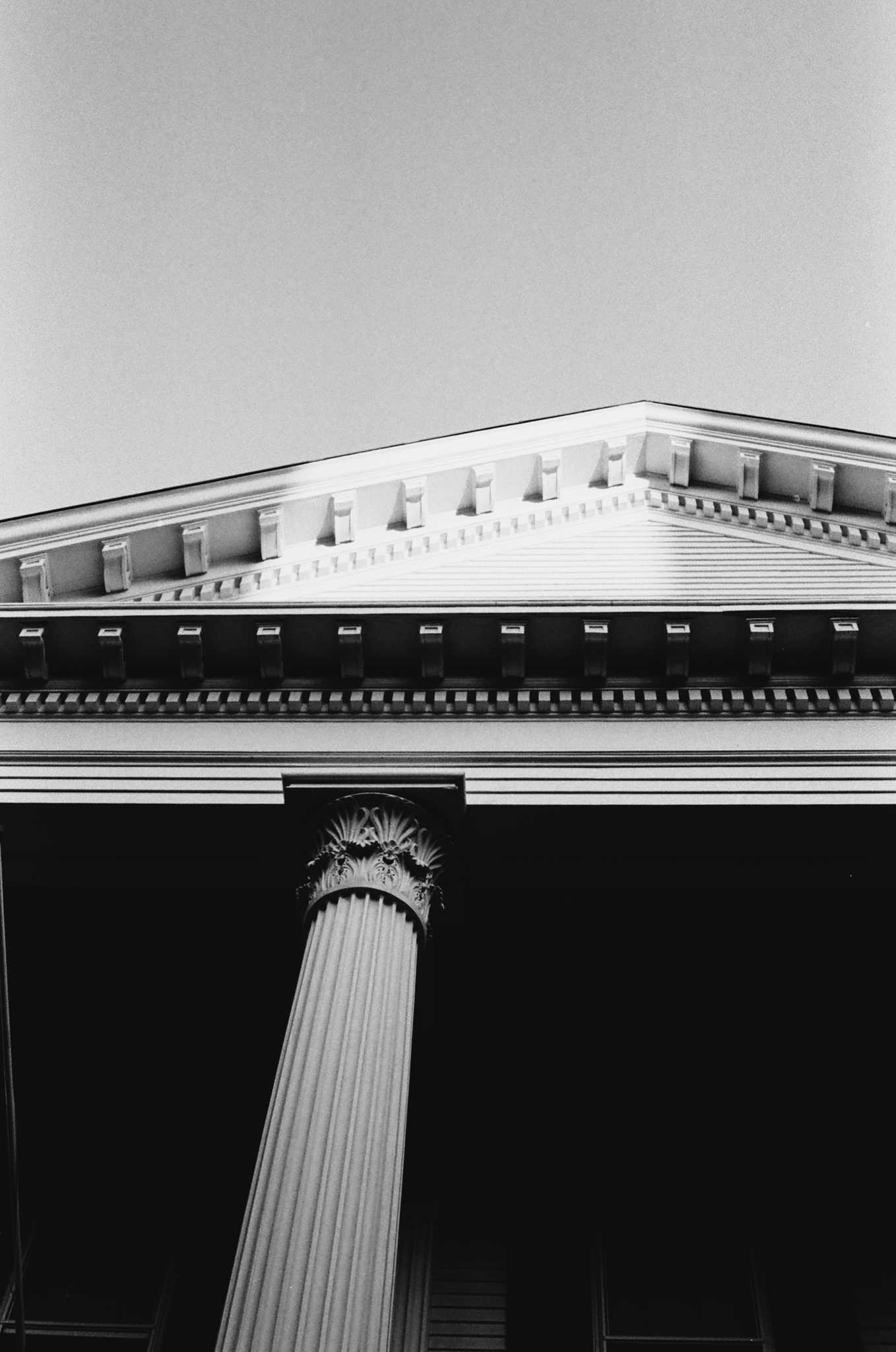 Rollei 35 | Zeiss Tessar 40mm | Kodak Tri-X 400 @ 1600

Scanned with Noritsu LS-600

Lab developed in Kodak Xtol