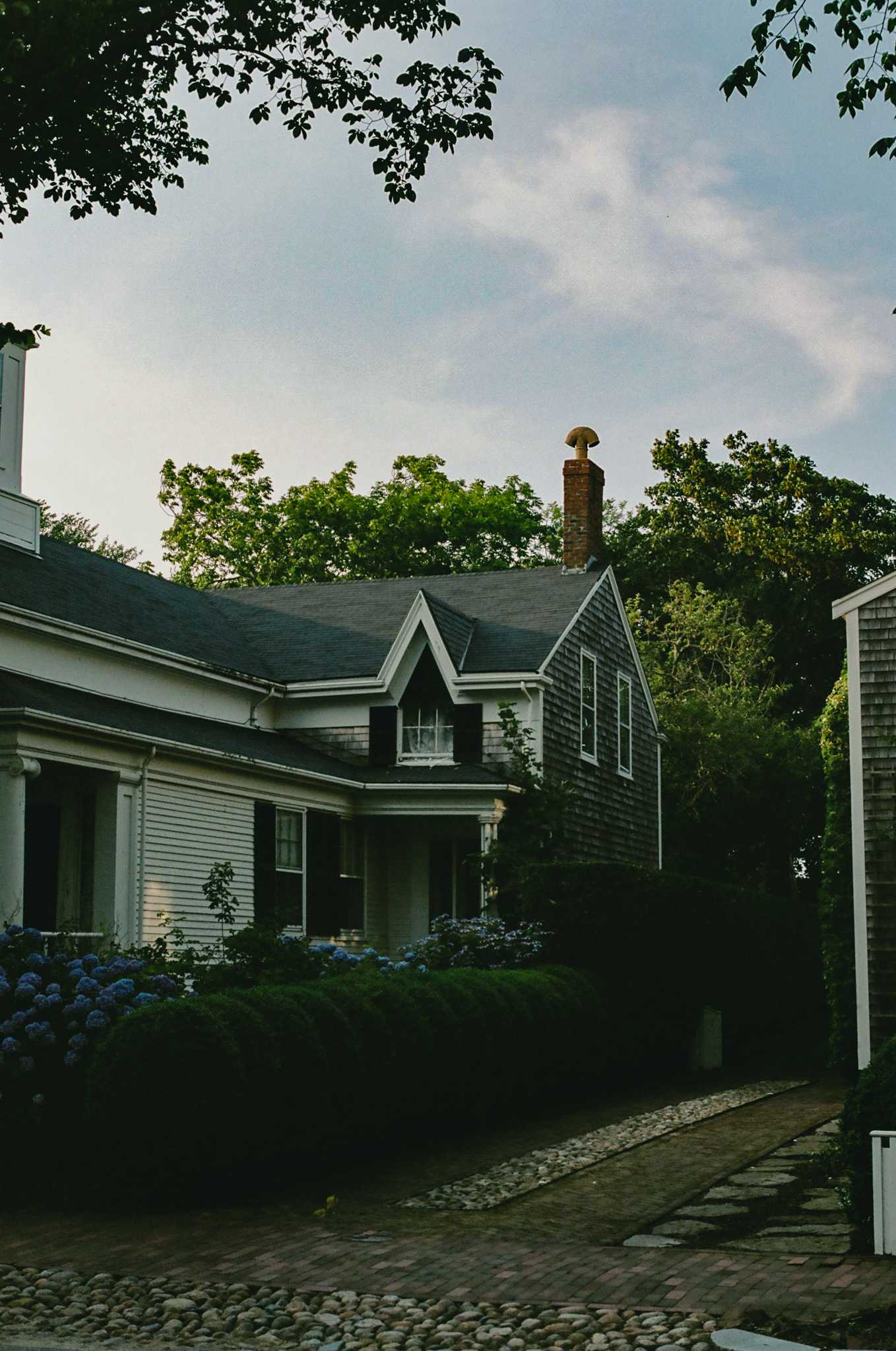 Leica M6 TTL | Leica Elmar 50mm f2.8 | Kodak Portra 160

Scanned with Noritsu LS-600

Lab developed in Kodak Flexicolor