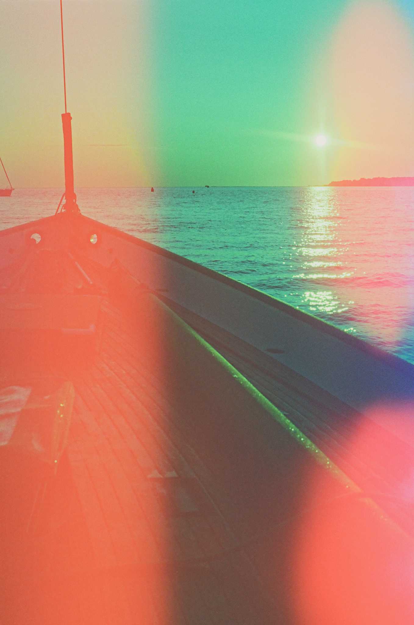 Leica M6 TTL | Leica Elmar 50mm f2.8 | Psychadelic Blues #3 400

Scanned with Noritsu LS-600

Lab developed in Kodak Flexicolor