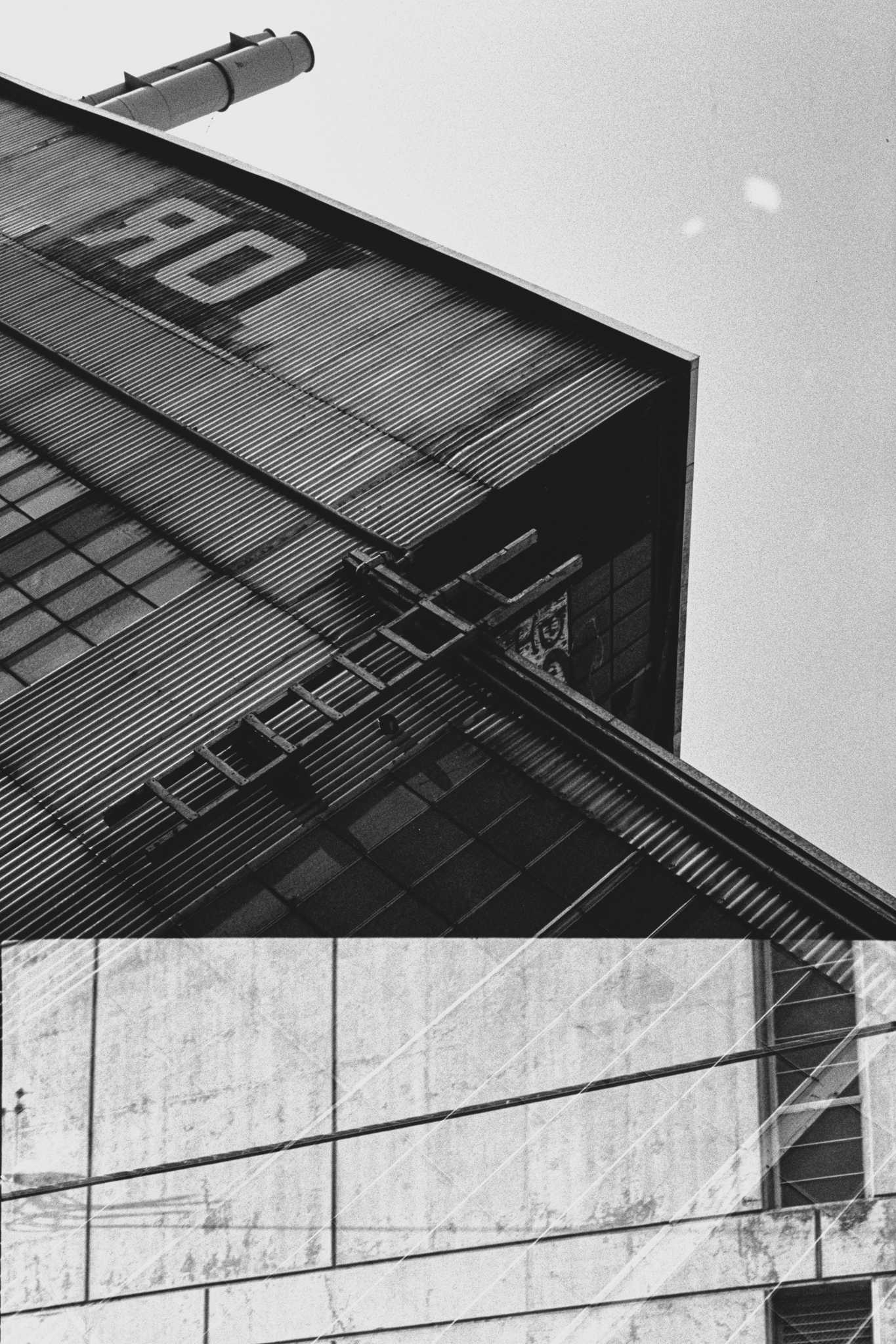 Rollei 35 | Zeiss Tessar 40mm | Kodak Tri-X 400

Scanned with Noritsu LS-600

Lab developed in Kodak Xtol

Negative Lab Pro v2.2.0 | Color Model: B+W | Pre-Sat: 3 | Tone Profile: LAB –
Hard | WB: Auto-Neutral | LUT: Frontier