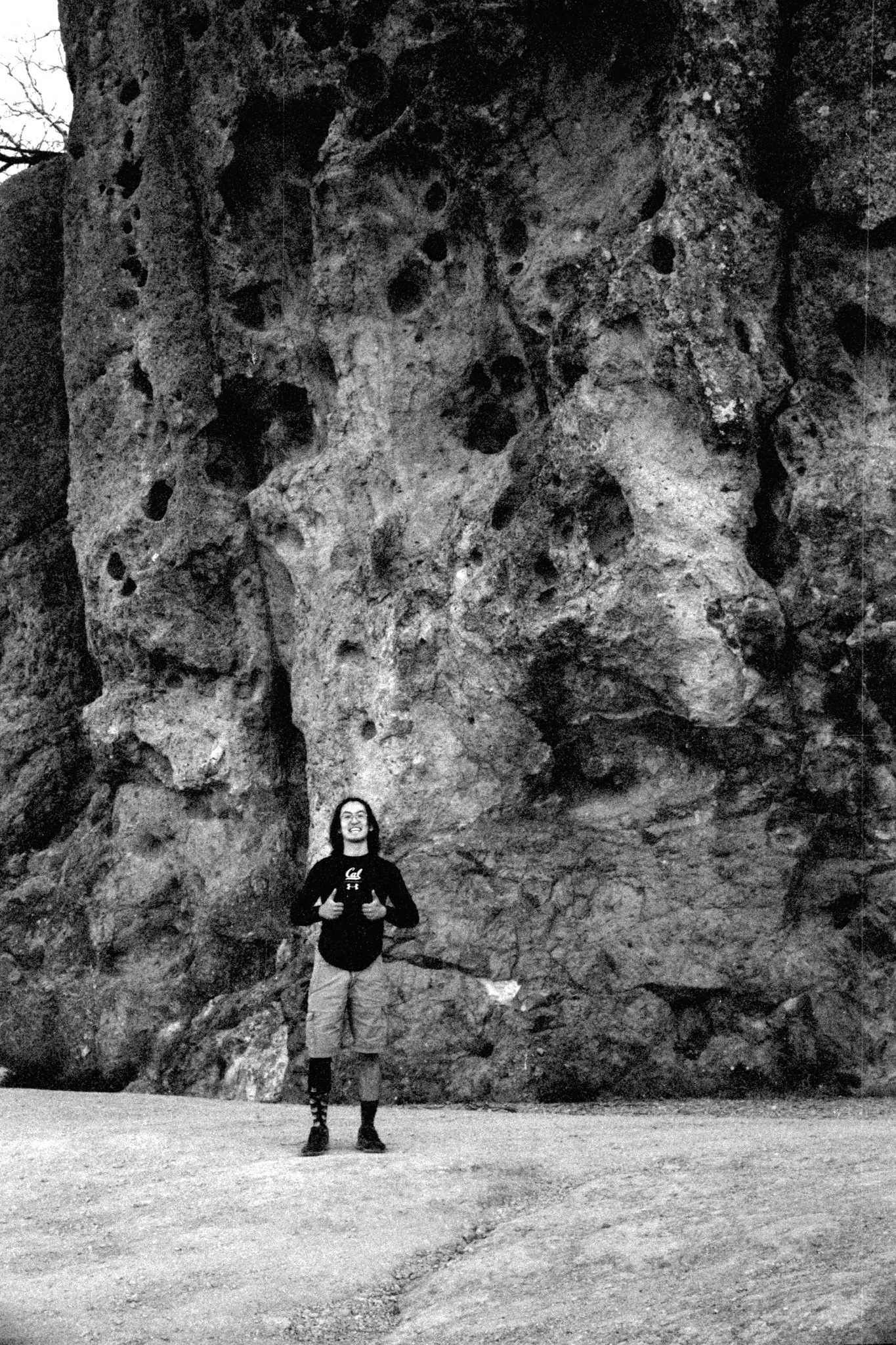 Rollei 35 | Zeiss Tessar 40mm | Kodak Tri-X 400 @ 1600, +2 dev

Scanned with Opticfilm 8200i

Home developed in Kodak D-76 stock | 9.5m@20c

Negative Lab Pro v2.2.0 | Color Model: B+W | Pre-Sat: 3 | Tone Profile:
Cinematic – Log | WB: Auto-Neutral | LUT: Frontier