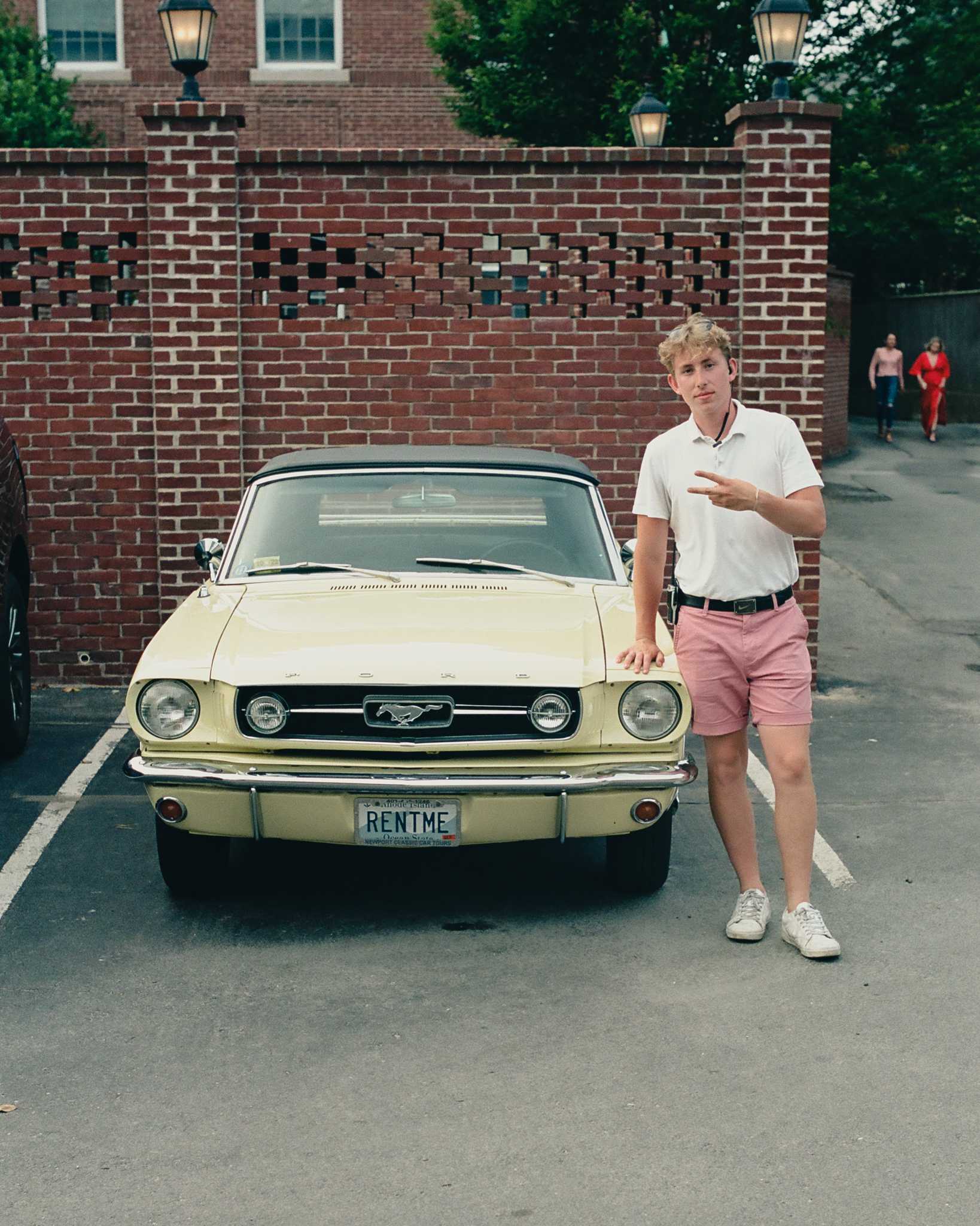 Leica M6 TTL | Leica Elmar 50mm f2.8 | Kodak Portra 160

Scanned with Noritsu LS-600

Lab developed in Kodak Flexicolor