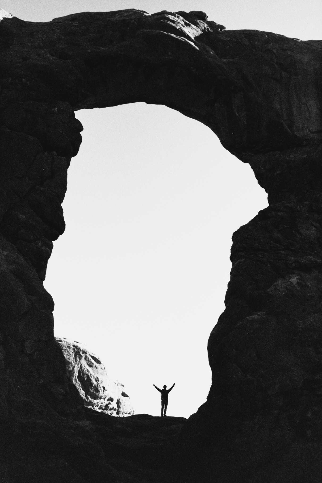 Rollei 35 | Zeiss Tessar 40mm | Kodak Tri-X 400 @ 1600, +2 dev

Scanned with Noritsu LS-600

Lab developed in Kodak Xtol

Negative Lab Pro v2.2.0 | Color Model: B+W | Pre-Sat: 4 | Tone Profile: LAB –
Hard | WB: Auto-Neutral | LUT: Frontier