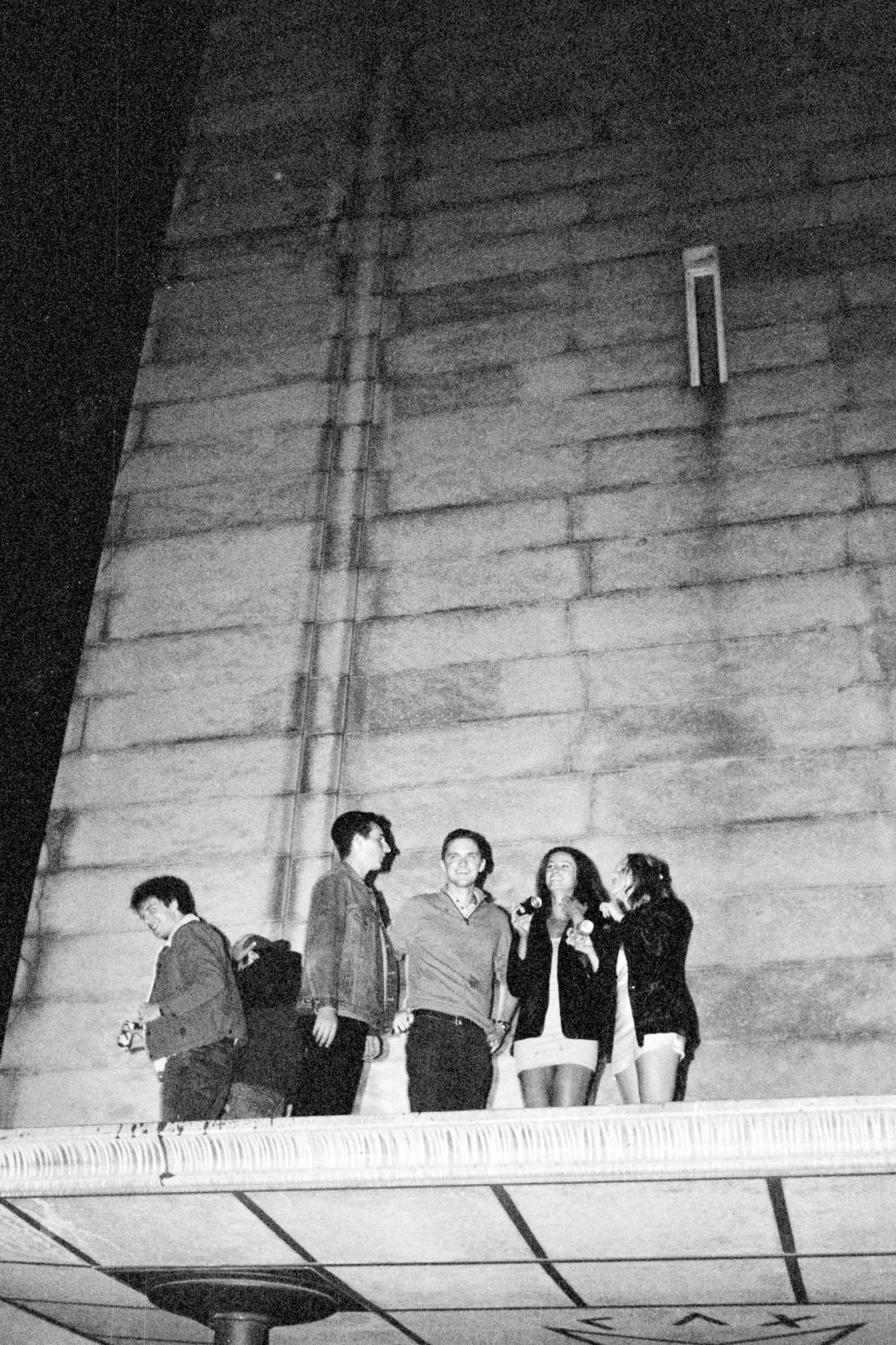 Rollei 35 | Zeiss Tessar 40mm | Kodak Tri-X 400 @ 1600, +2 dev

Scanned with Opticfilm 8200i

Home developed in Kodak D-76 stock | 9.5m@20c

Negative Lab Pro v2.2.0 | Color Model: B+W | Pre-Sat: 3 | Tone Profile: LAB –
Highlight Hard | WB: Auto-Neutral | LUT: Frontier