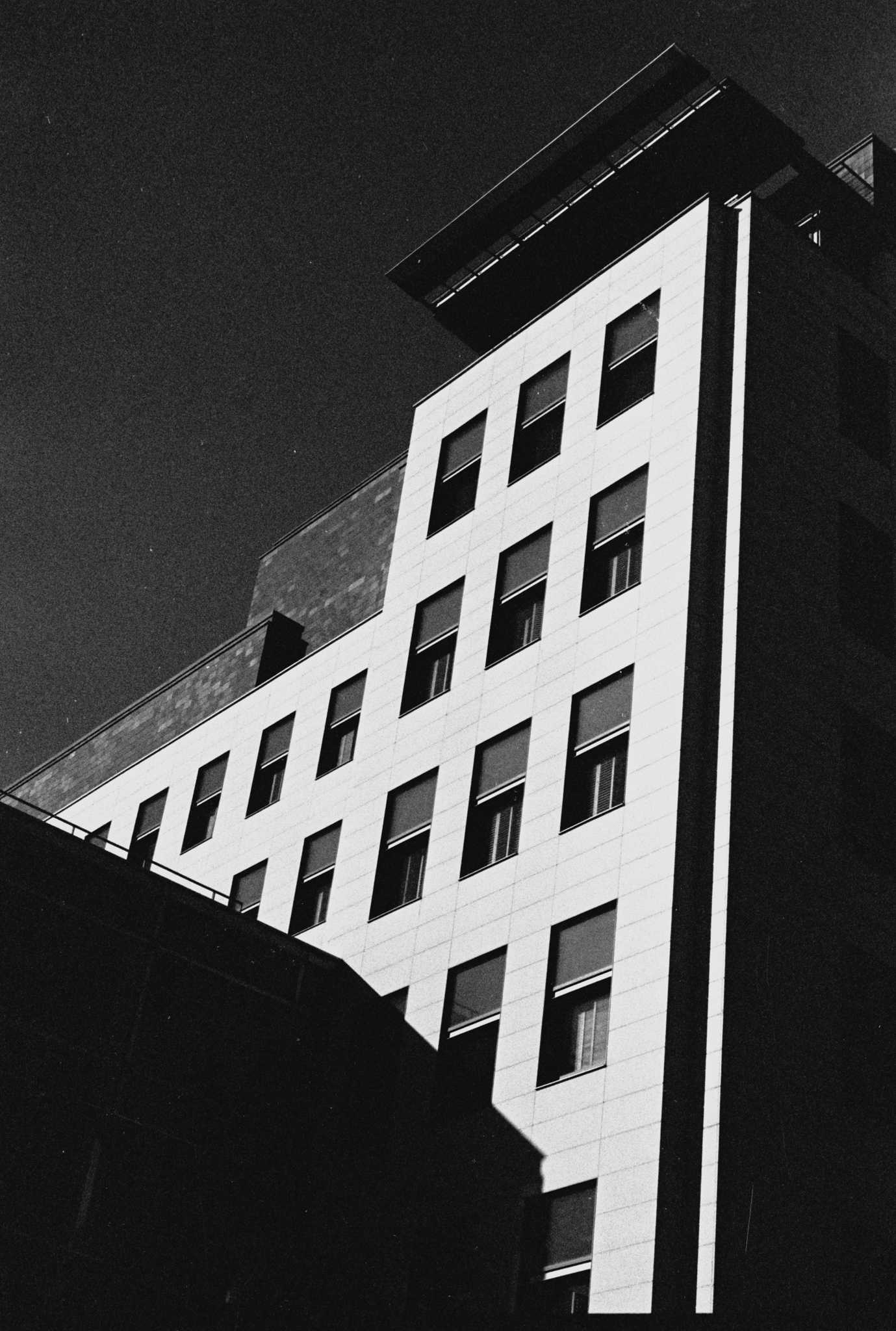 Rollei 35 | Zeiss Tessar 40mm | Kodak Tri-X 400

Scanned with Noritsu LS-600

Lab developed in Kodak Xtol