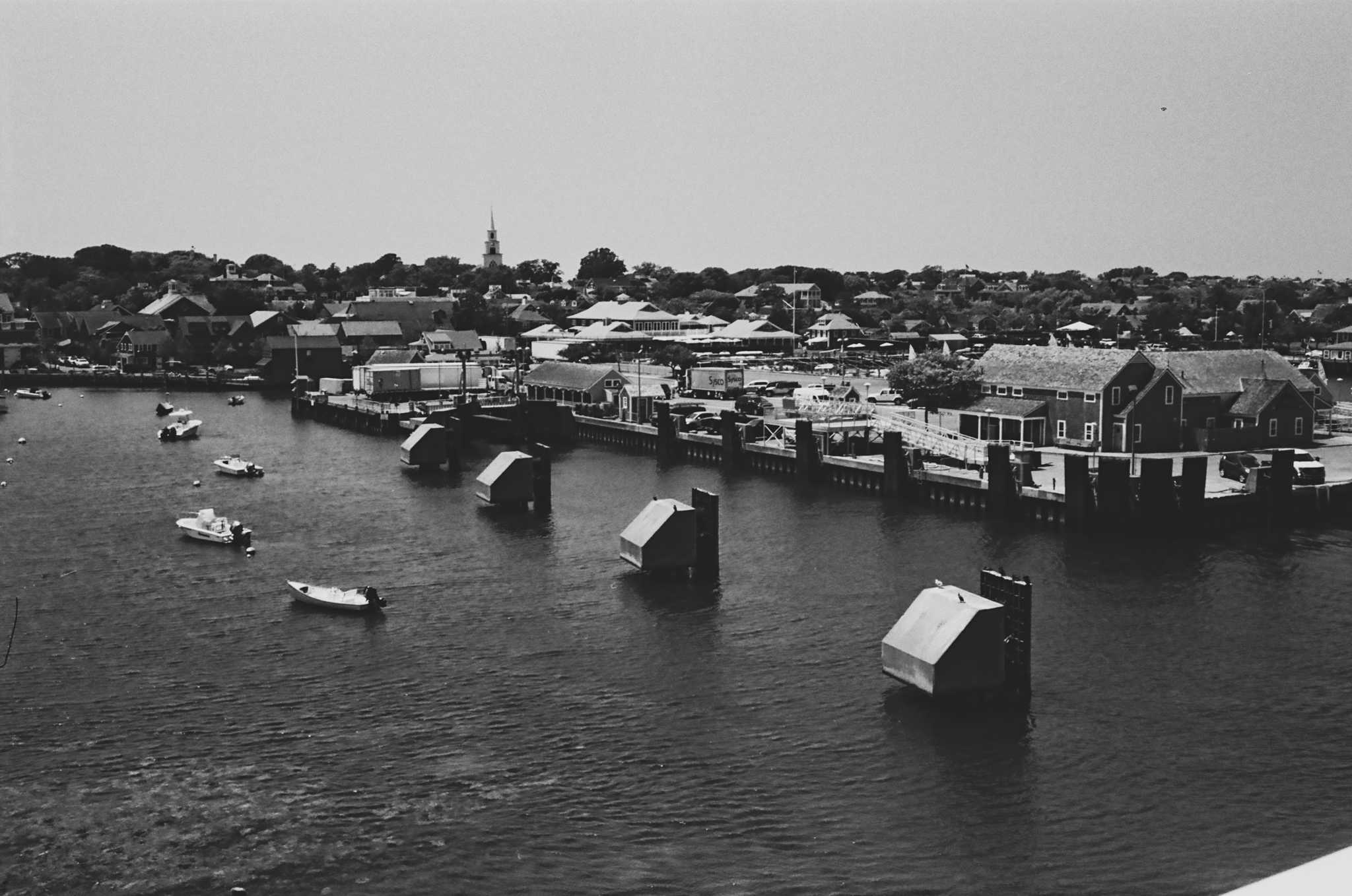 Rollei 35 | Zeiss Tessar 40mm | Kodak Tri-X 400

Scanned with Noritsu LS-600

Lab developed in Kodak Xtol