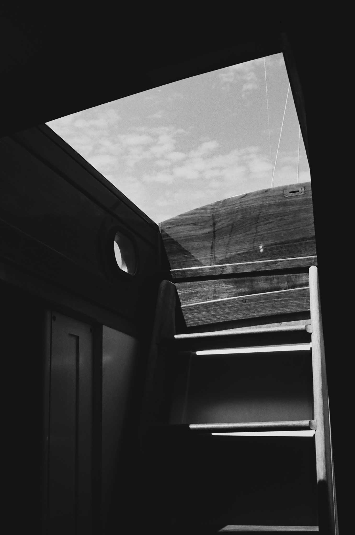 Rollei 35 | Zeiss Tessar 40mm | Kodak Tri-X 400

Scanned with Noritsu LS-600

Lab developed in Kodak Xtol