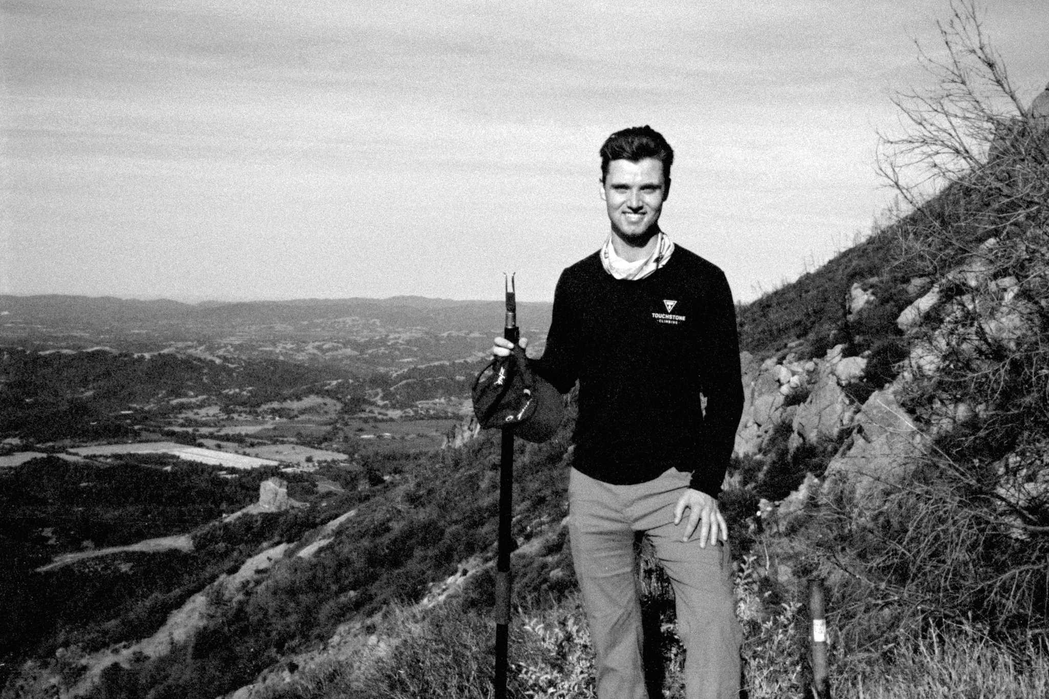 Rollei 35 | Zeiss Tessar 40mm | Kodak Tri-X 400 @ 1600, +2 dev

Scanned with Opticfilm 8200i

Home developed in Kodak D-76 stock | 9.5m@20c

Negative Lab Pro v2.2.0 | Color Model: B+W | Pre-Sat: 3 | Tone Profile:
Cinematic – Log | WB: None | LUT: None