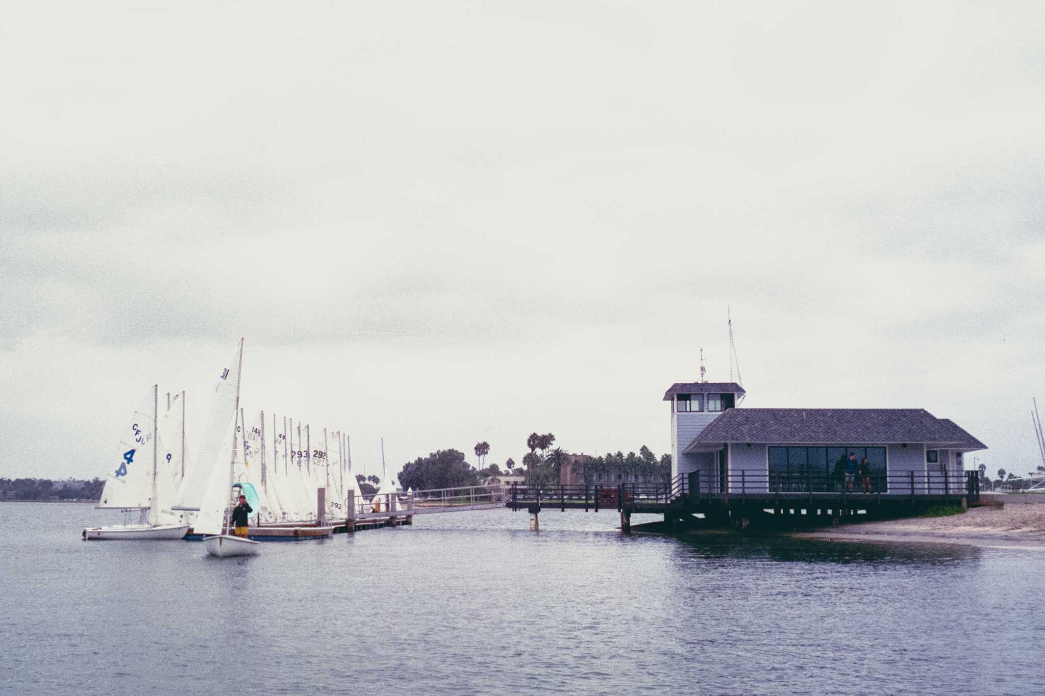 Rollei 35 | Zeiss Tessar 40mm | Fujicolor Superia Xtra 400

Scanned with Noritsu LS-600

Lab developed in Kodak Flexicolor